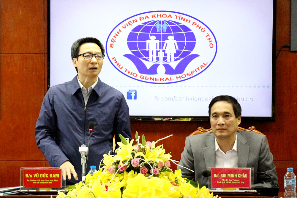 Phó Thủ tướng Chính phủ Vũ Đức Đam  kiểm tra công tác y tế tại tỉnh Phú Thọ